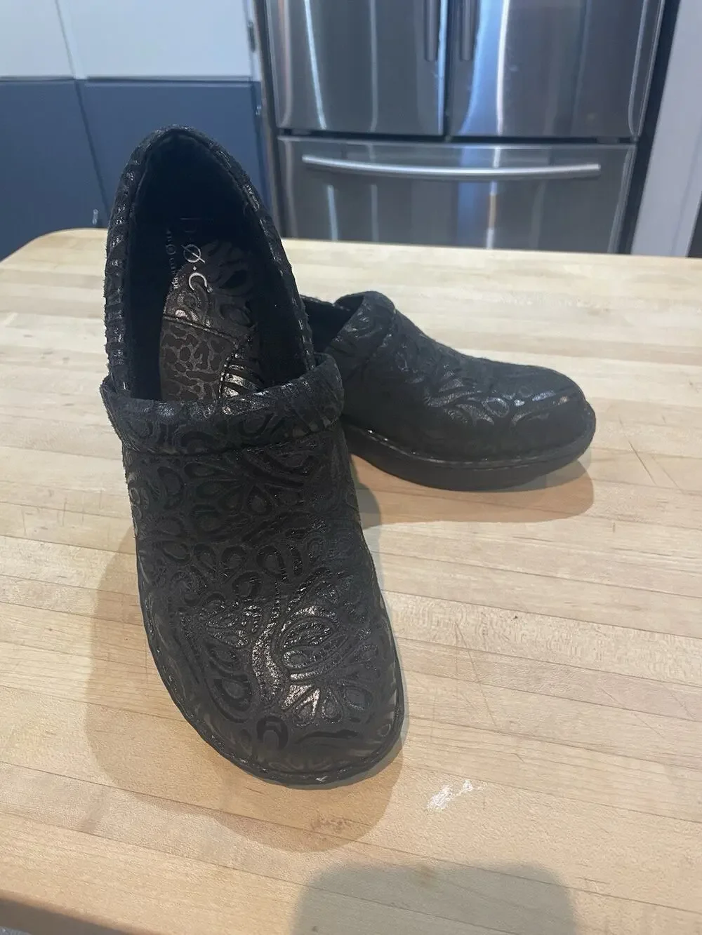 BOC Born Concept Women’s Size 9 Black Embossed Leather Comfort Clogs Shoes Nurse